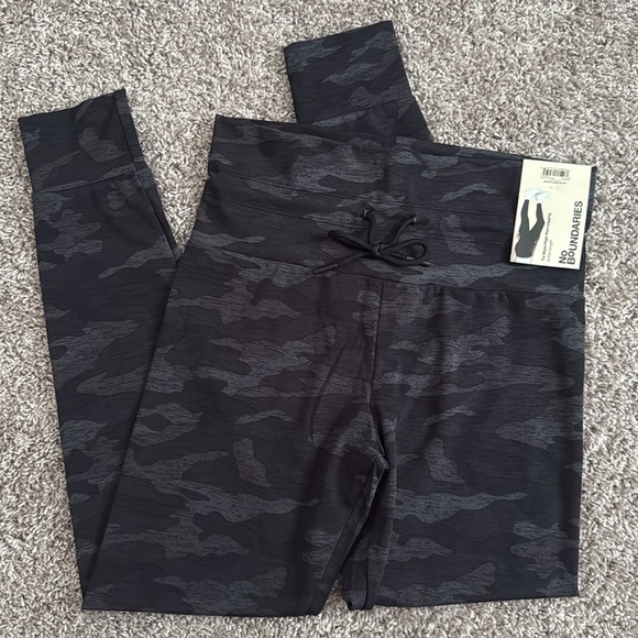 Grey Camo Leggings with Drawstring Tie, 26” Inseam Size S/M NWT - Picture 7 of 7